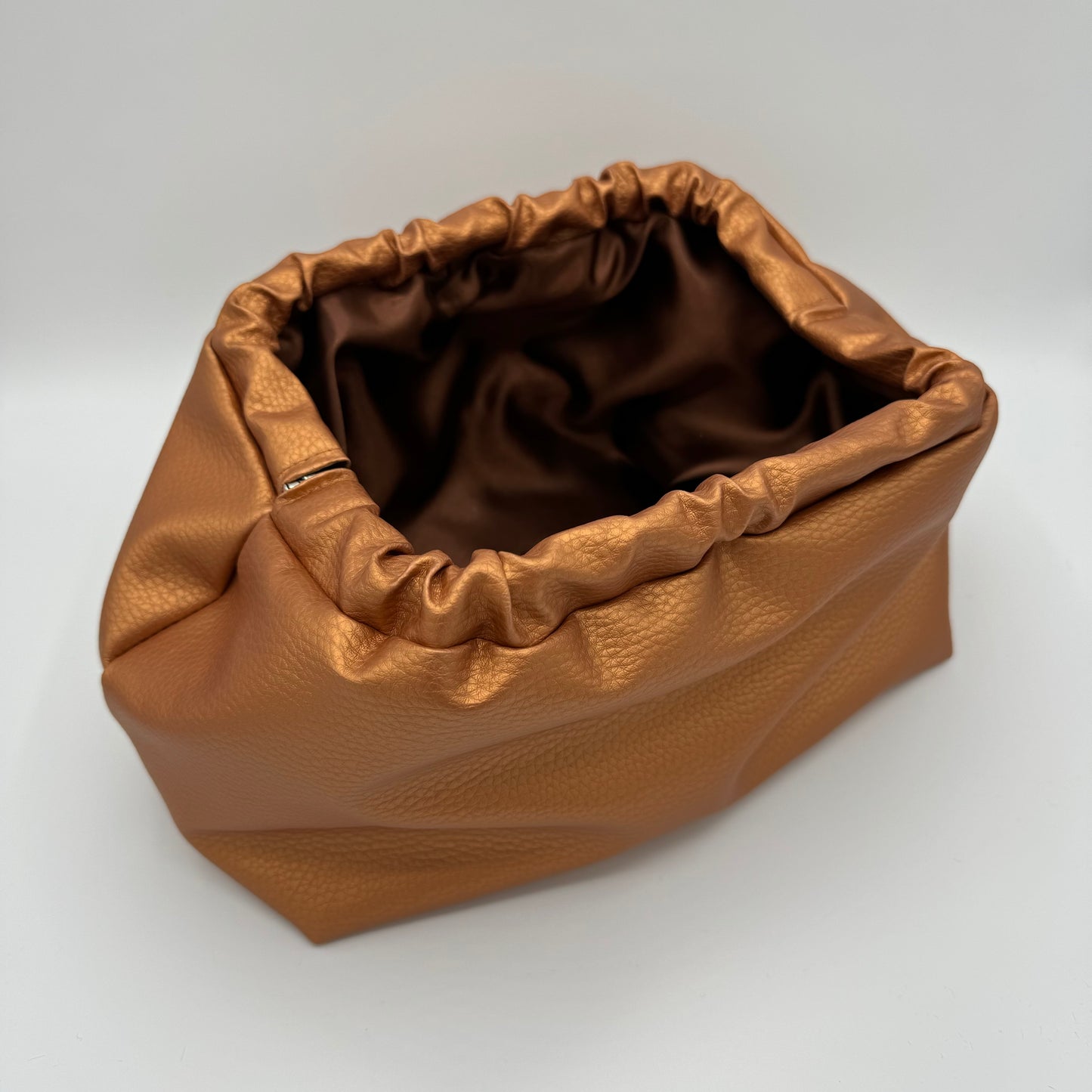 Pouch Ecopelle Martellata