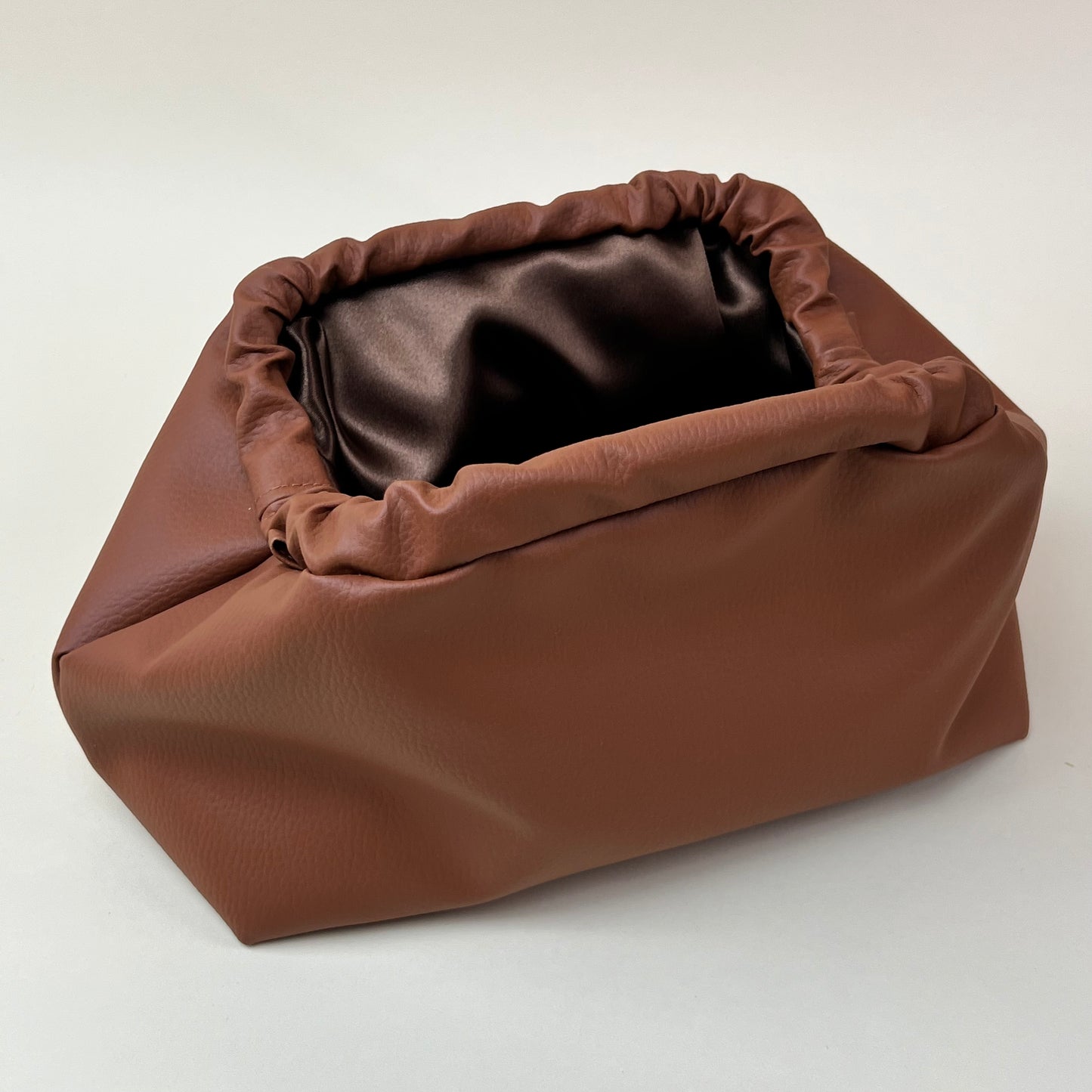 Pouch Ecopelle Martellata